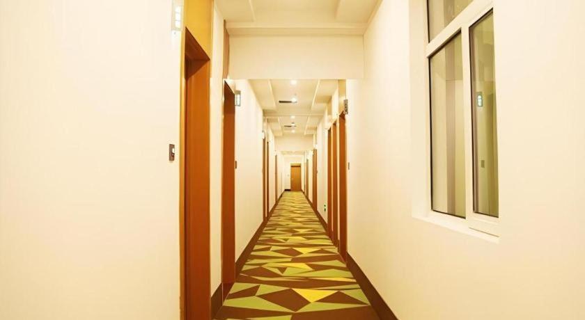 青皮树连云港海州区新孔南路中茵名都酒店 杭州 外观 照片